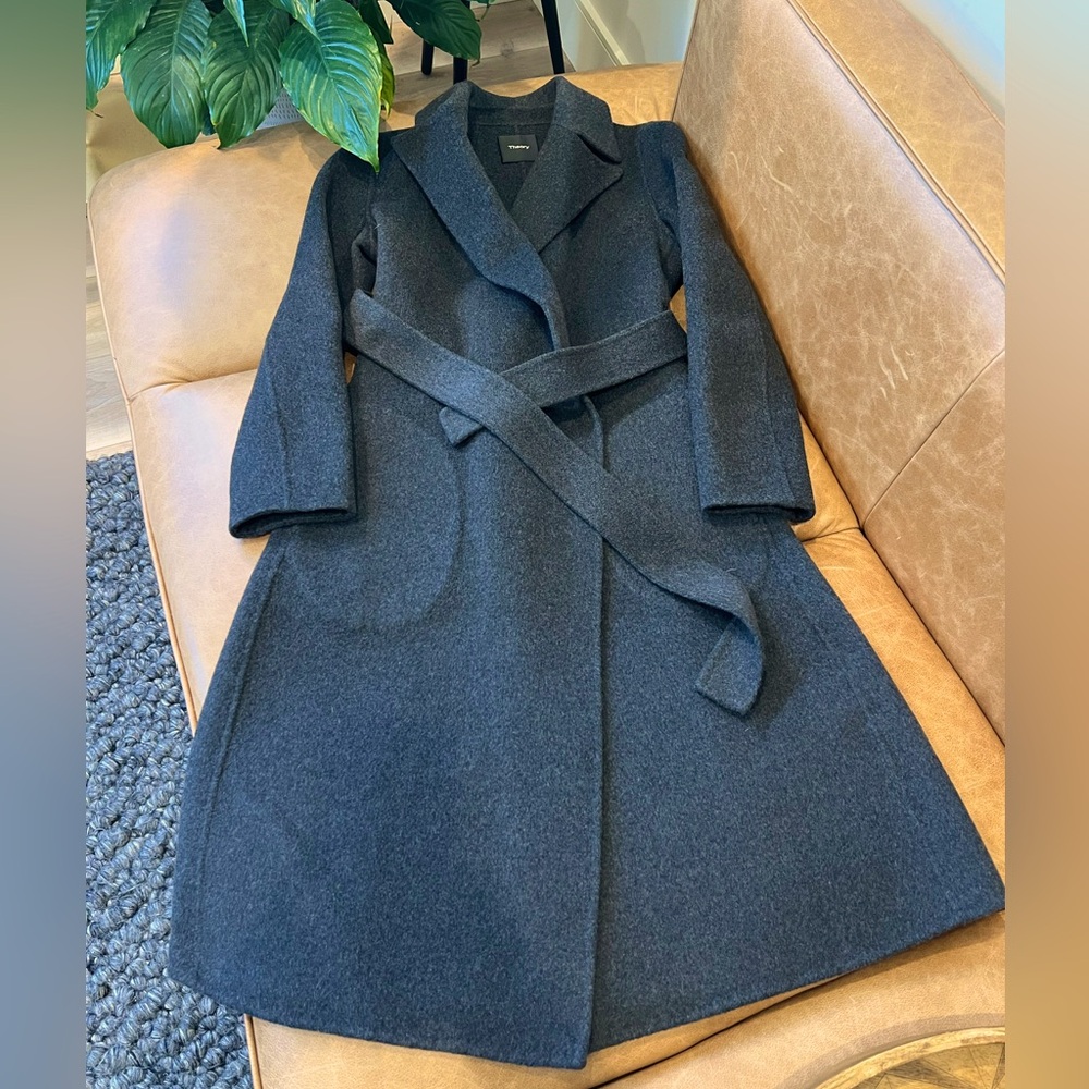 Beautiful!! 100% Cashmere Theory Charcoal Heather Grey Coat Petite